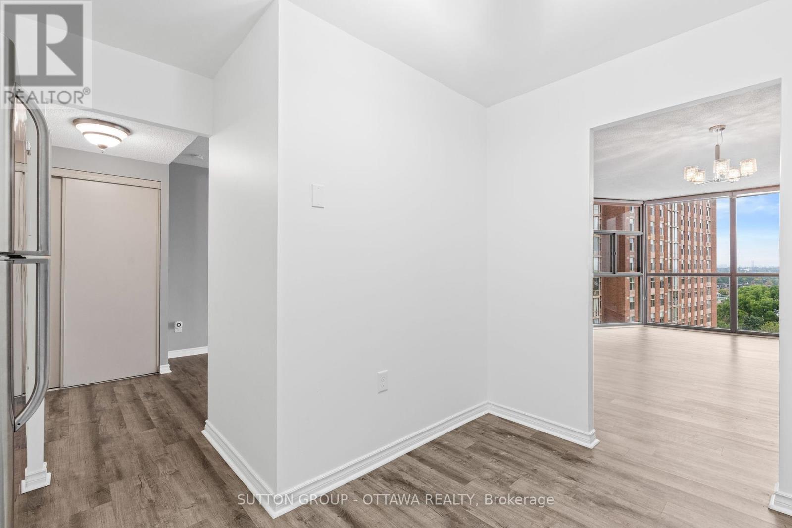 Photo 2 of 1111 2760 Carousel Crescent, Ottawa ON