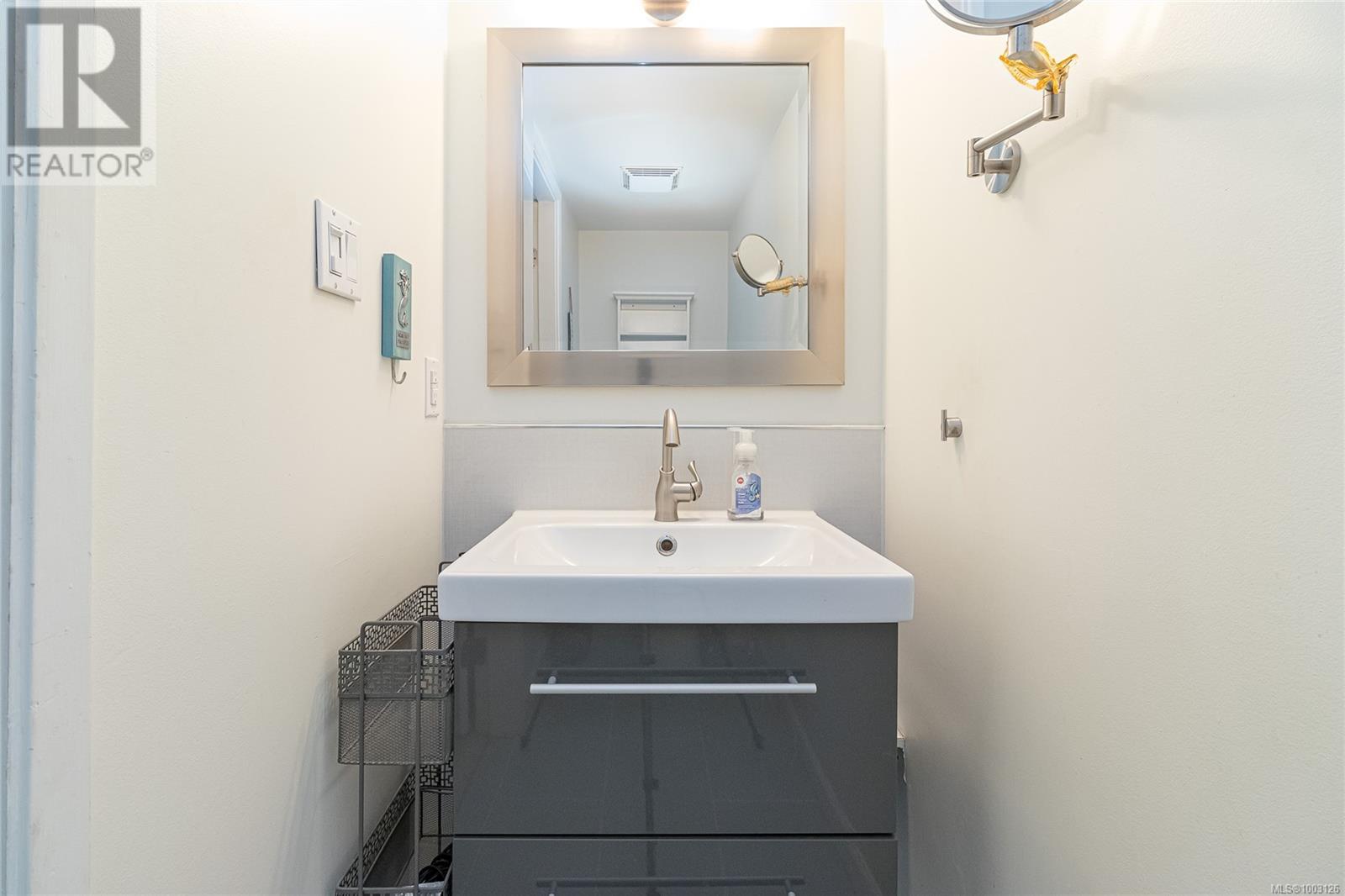 #101 1792 ROCKLAND AVE - Image 14