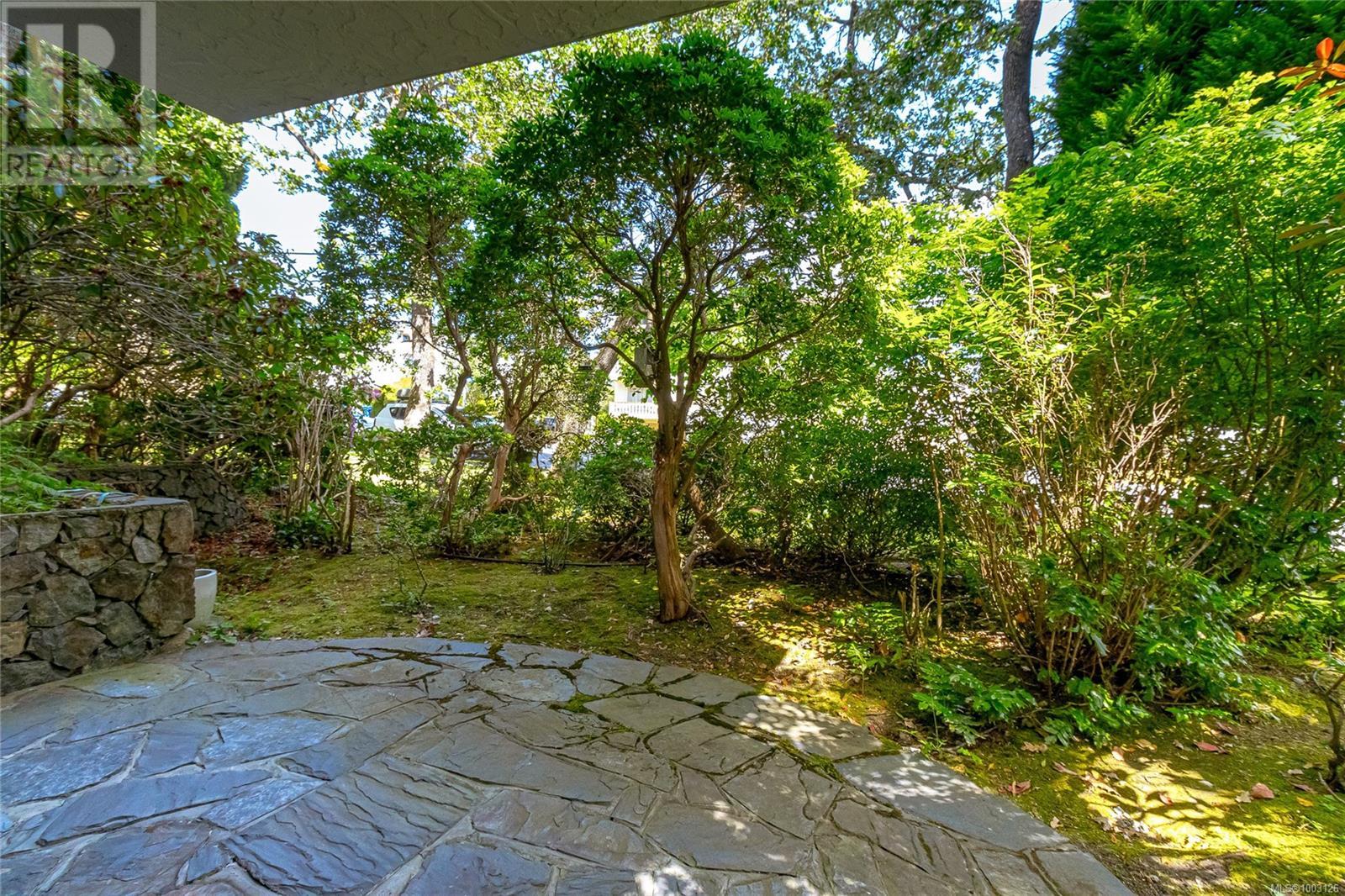 #101 1792 ROCKLAND AVE - Image 21