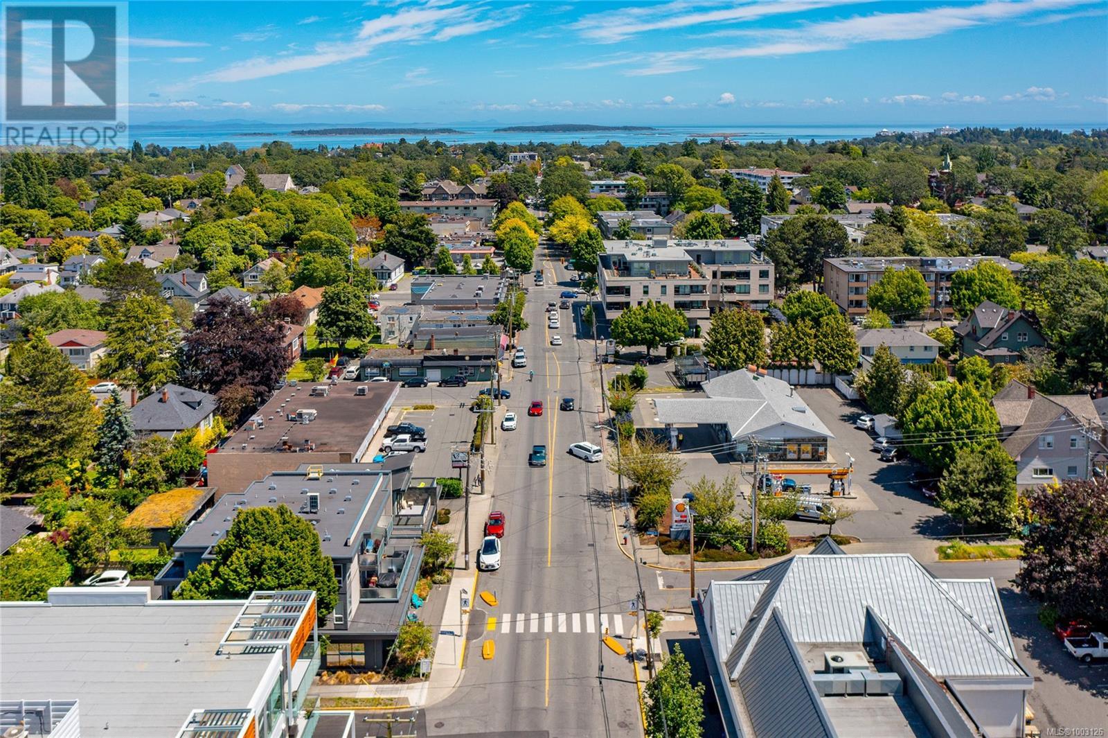 #101 1792 ROCKLAND AVE - Image 25