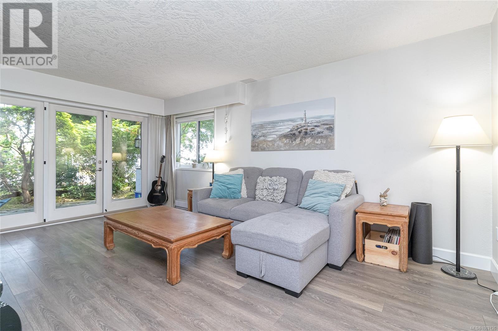 #101 1792 ROCKLAND AVE - Image 5