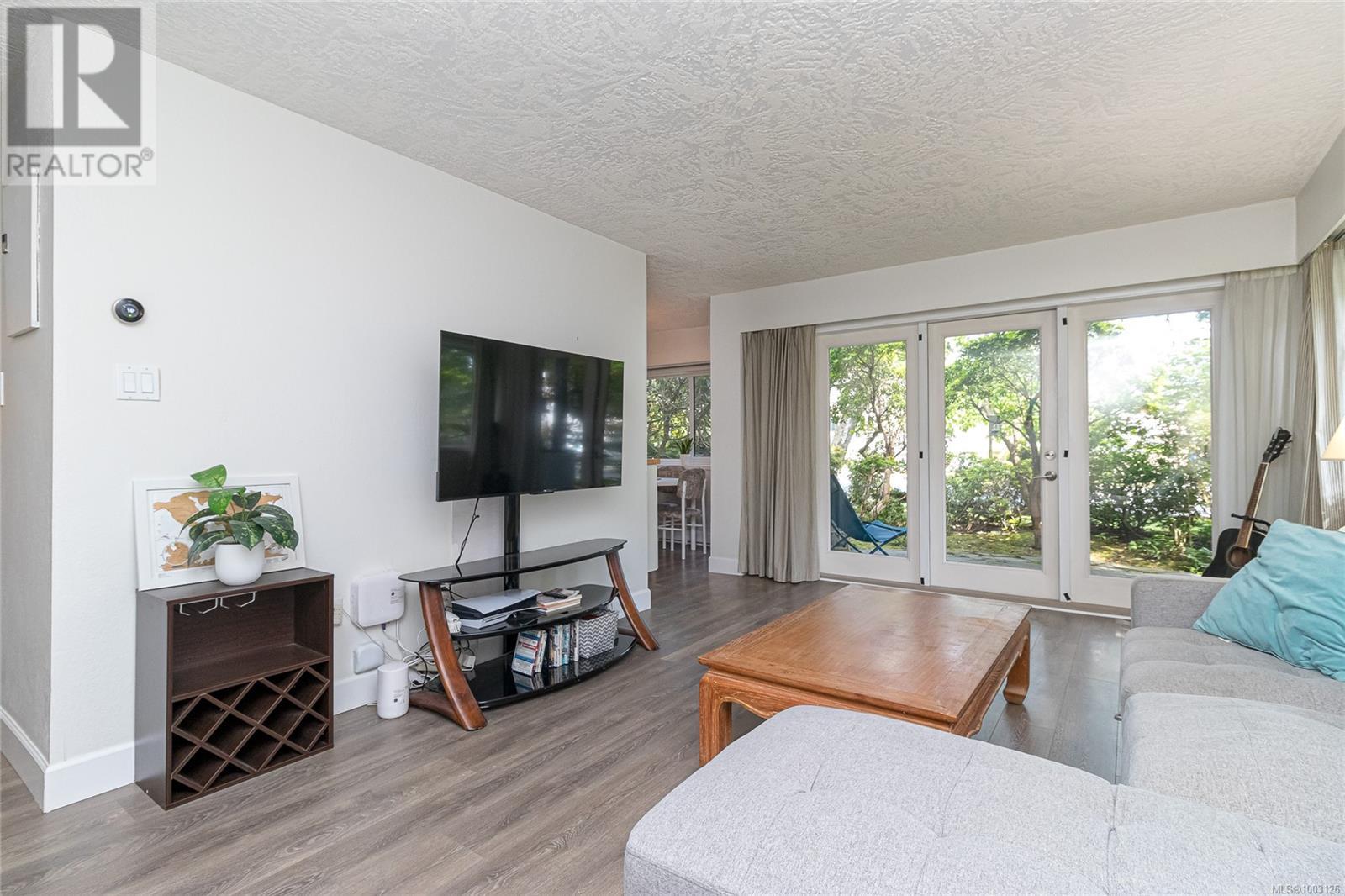 #101 1792 ROCKLAND AVE - Image 6