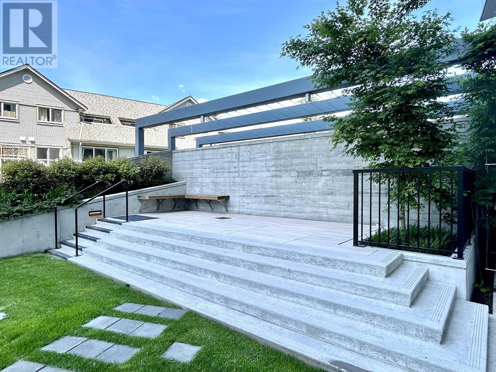 1903 200 KLAHANIE COURT, West Vancouver
