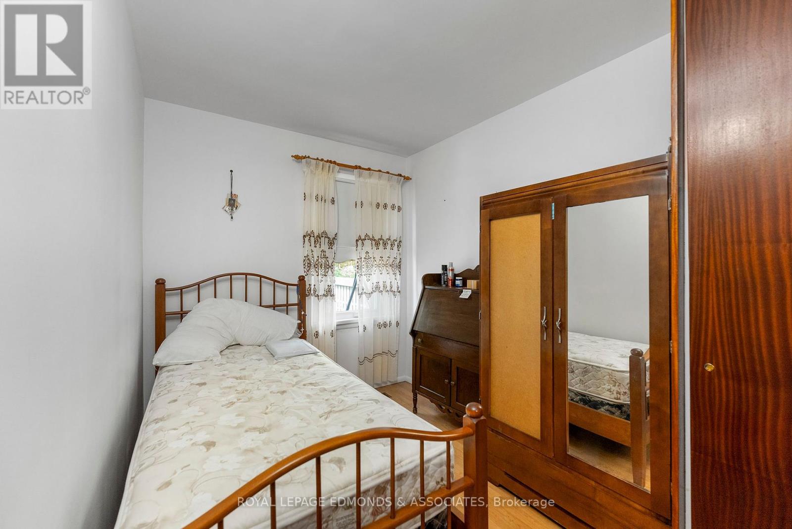 Photo 13 of 664 Third Avenue, Laurentian Valley ON