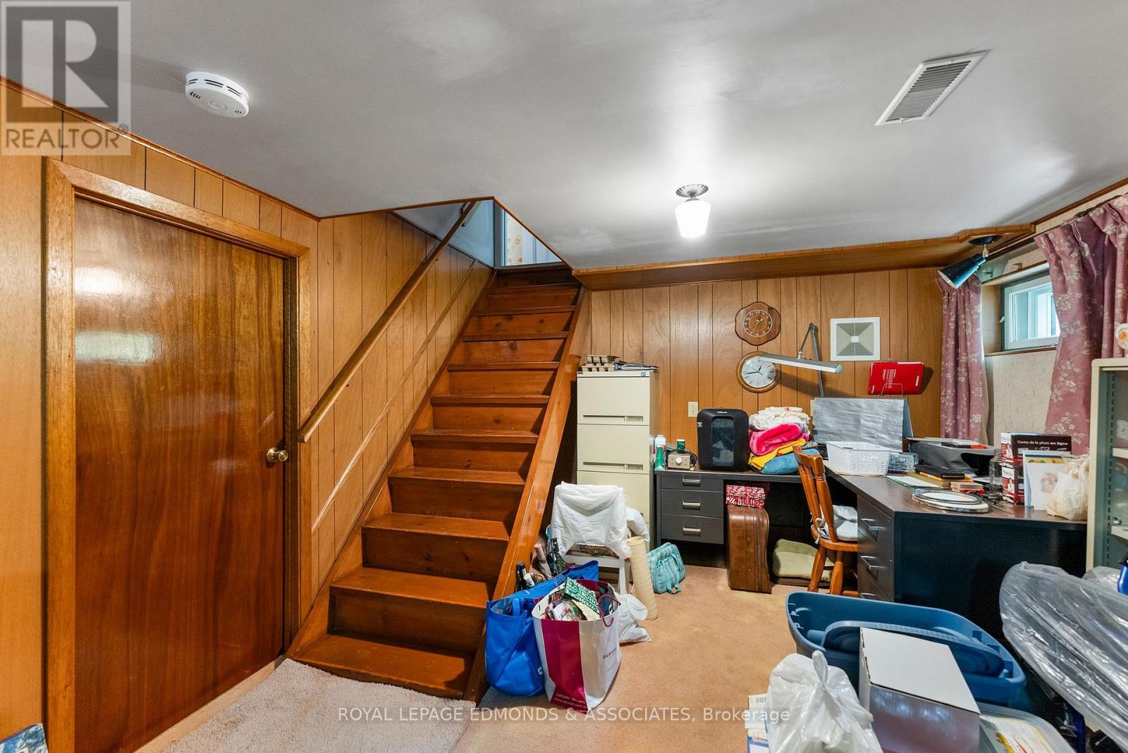 Photo 14 of 664 Third Avenue, Laurentian Valley ON