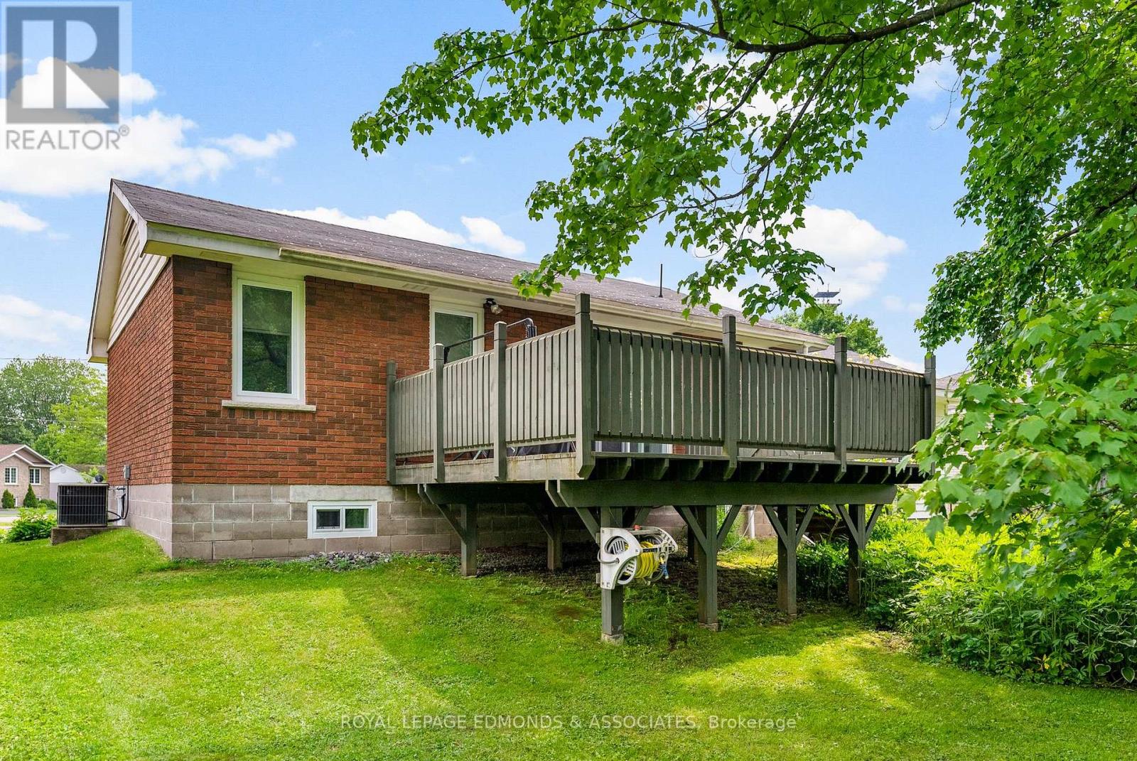 Photo 27 of 664 Third Avenue, Laurentian Valley ON