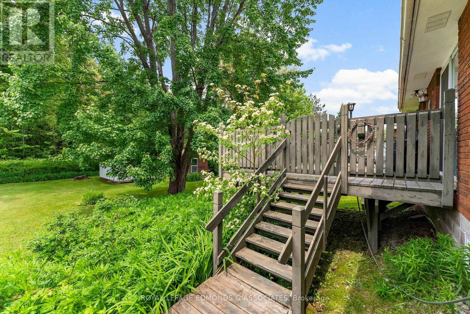 Photo 28 of 664 Third Avenue, Laurentian Valley ON