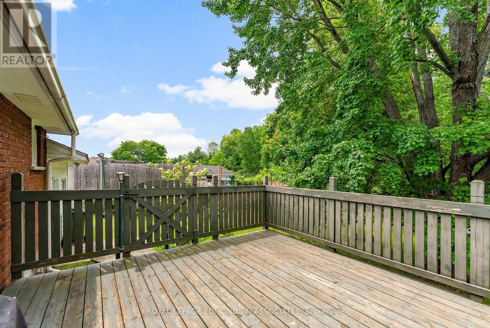Photo 29 of 664 Third Avenue, Laurentian Valley ON