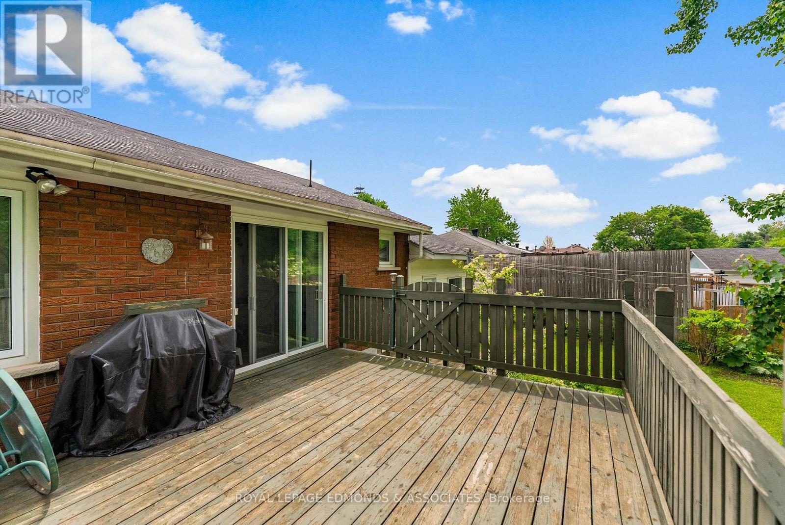 Photo 30 of 664 Third Avenue, Laurentian Valley ON