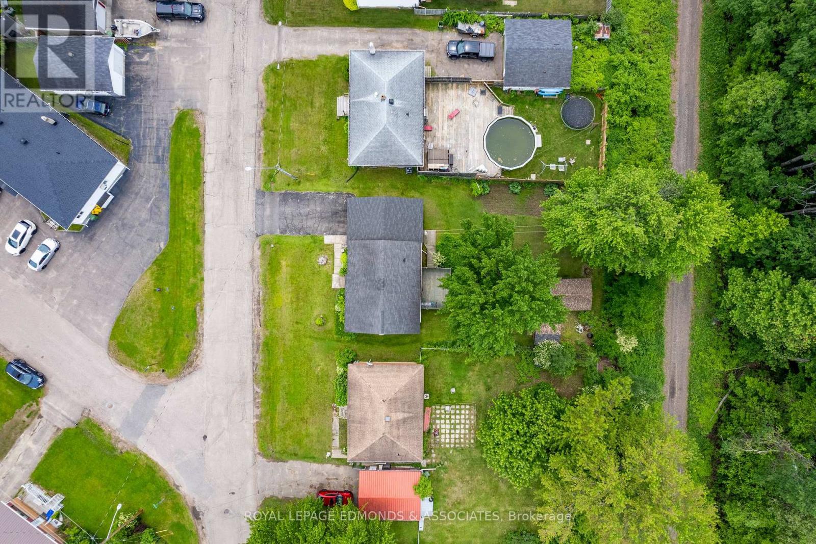 Photo 31 of 664 Third Avenue, Laurentian Valley ON