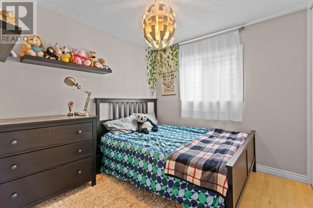 Single Family House Bungalow for Sale in  Palliser Drive SW Oakridge Calgary 