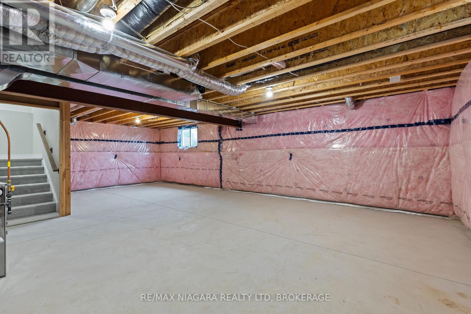 Photo 9 of 136 Hodgkins Avenue, Thorold ON