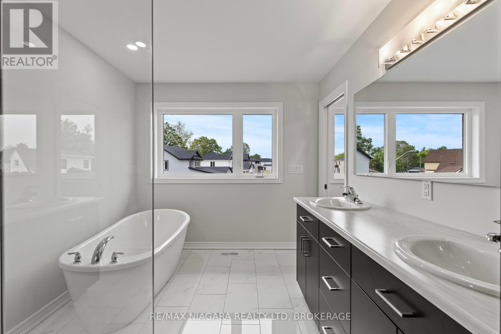 Photo 21 of 136 Hodgkins Avenue, Thorold ON