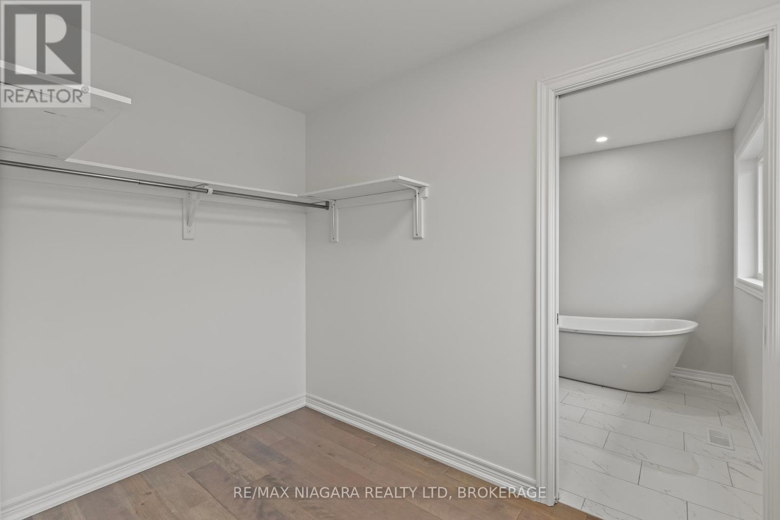 Photo 12 of 136 Hodgkins Avenue, Thorold ON