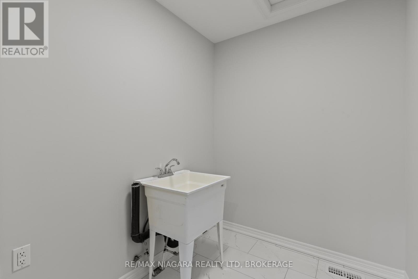 Photo 24 of 136 Hodgkins Avenue, Thorold ON