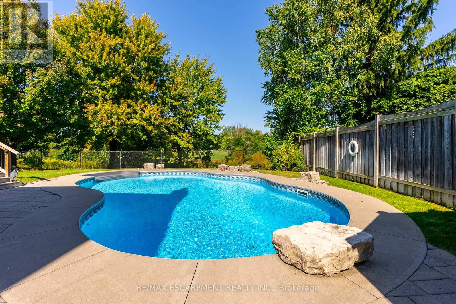 Photo 21 of 2049 Country Club Drive, Burlington ON