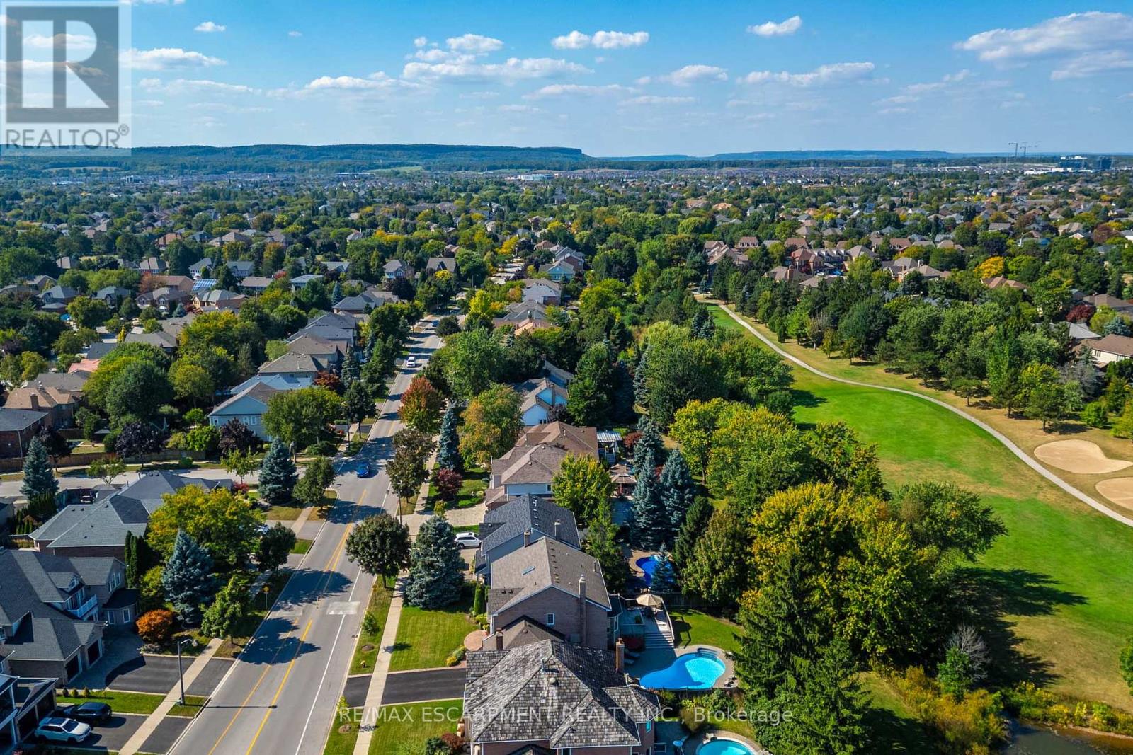 Photo 34 of 2049 Country Club Drive, Burlington ON