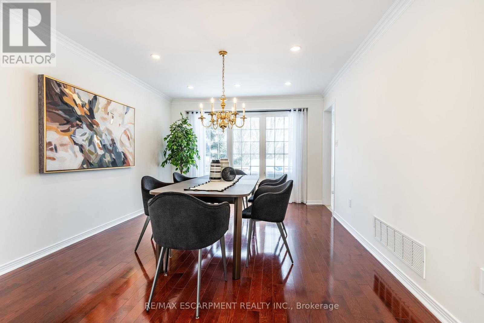 Photo 37 of 2049 Country Club Drive, Burlington ON