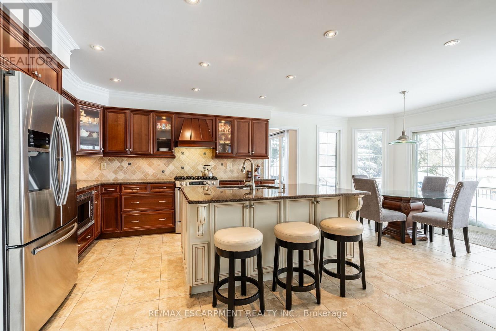 Photo 39 of 2049 Country Club Drive, Burlington ON