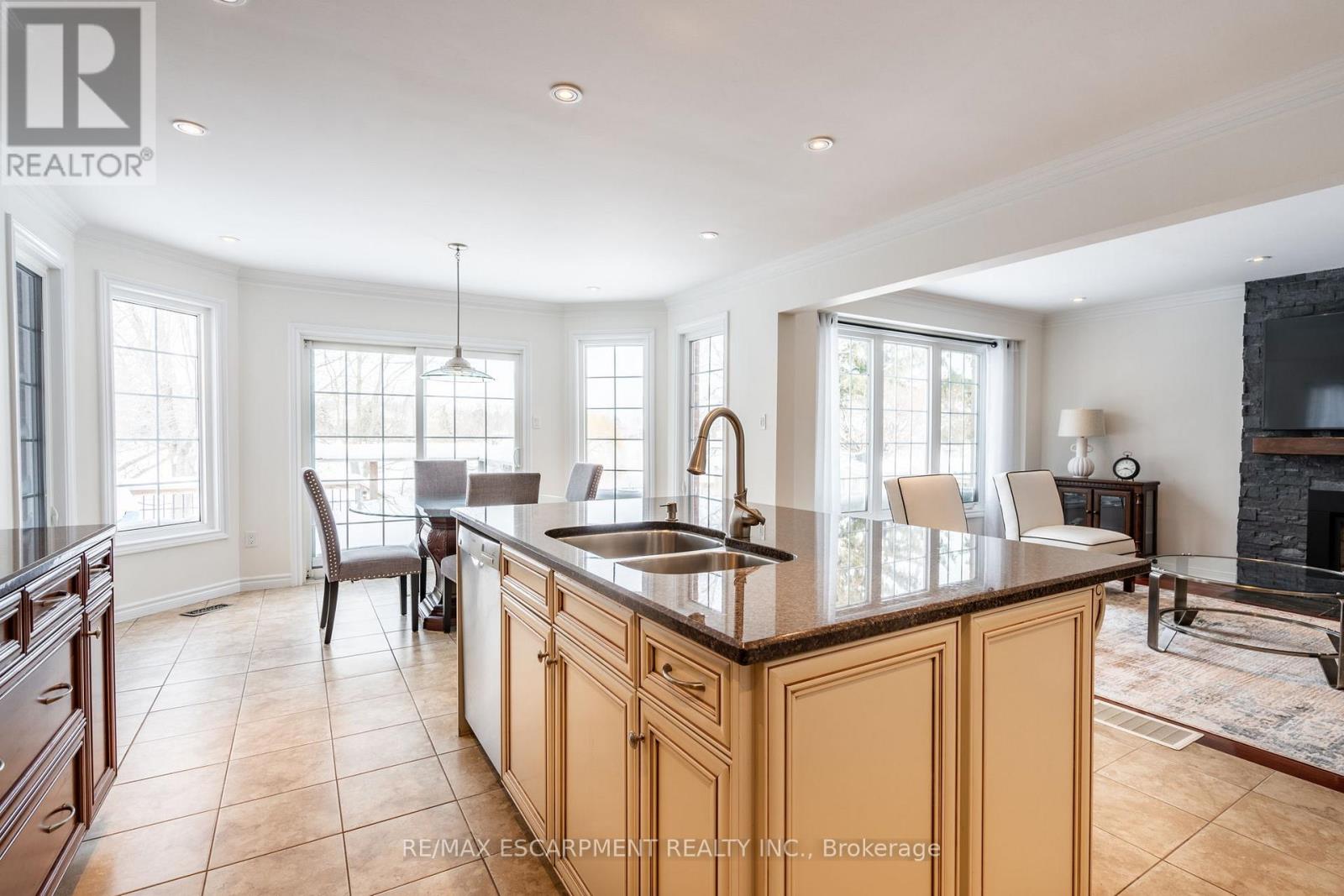 Photo 43 of 2049 Country Club Drive, Burlington ON