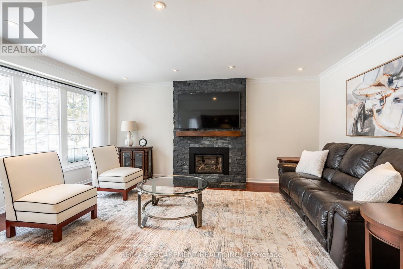 Photo 40 of 2049 Country Club Drive, Burlington ON