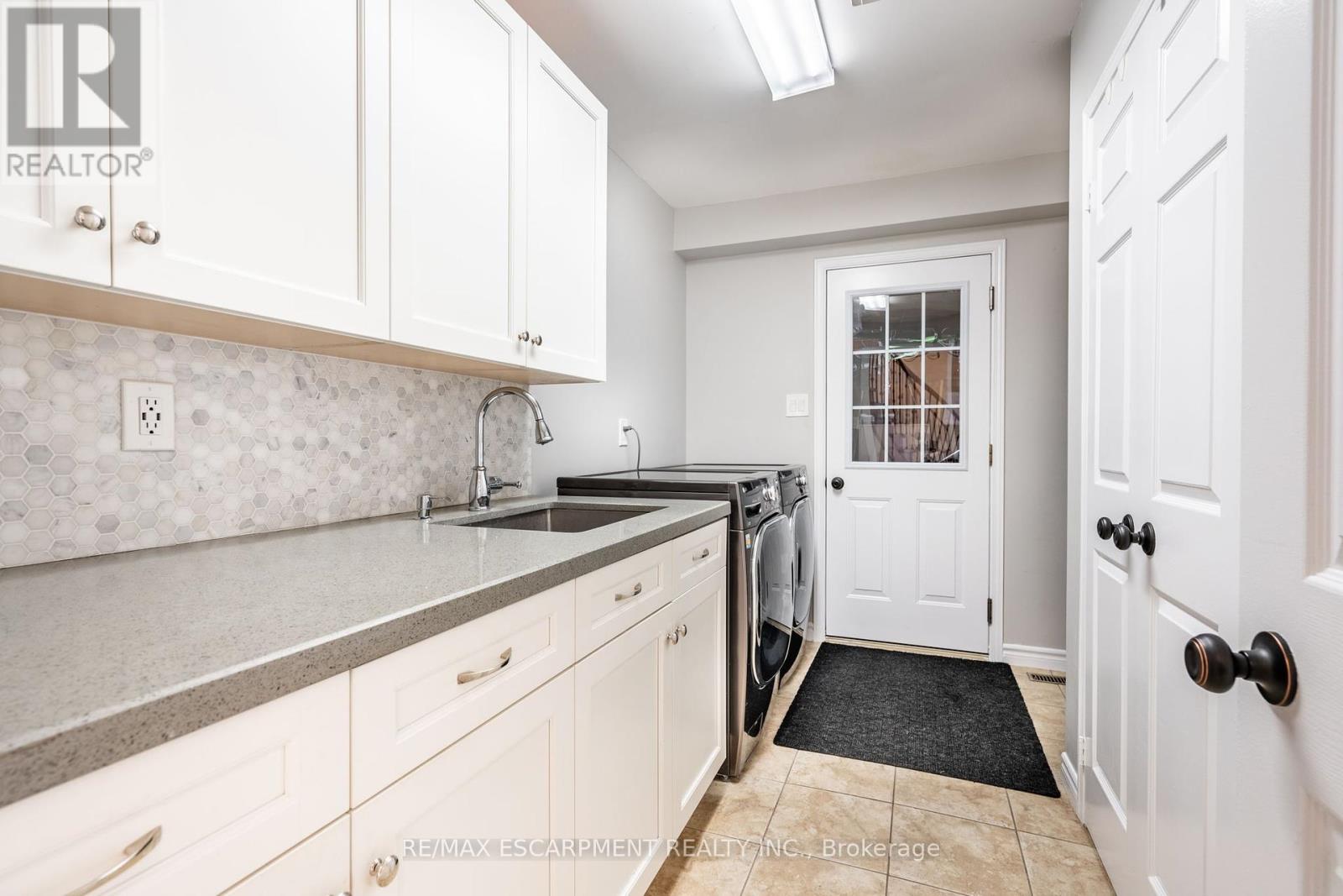 Photo 18 of 2049 Country Club Drive, Burlington ON