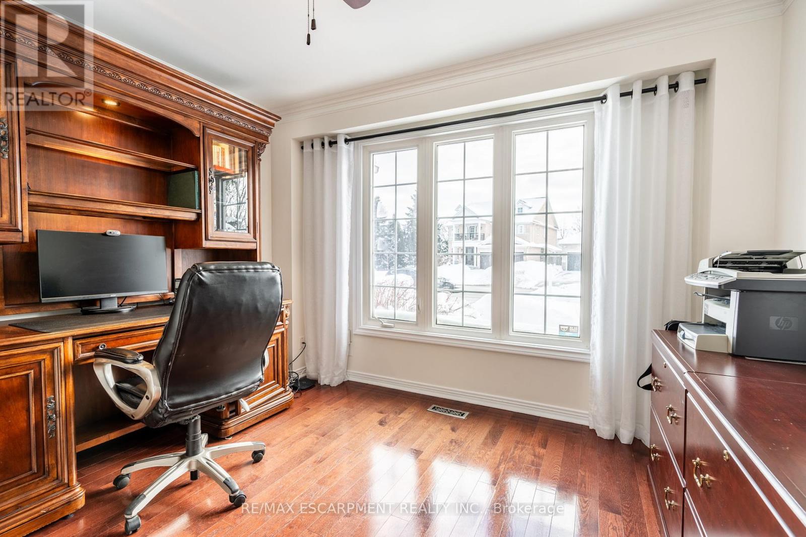 Photo 38 of 2049 Country Club Drive, Burlington ON