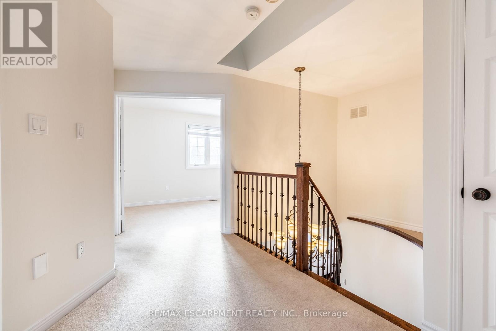 Photo 20 of 2049 Country Club Drive, Burlington ON