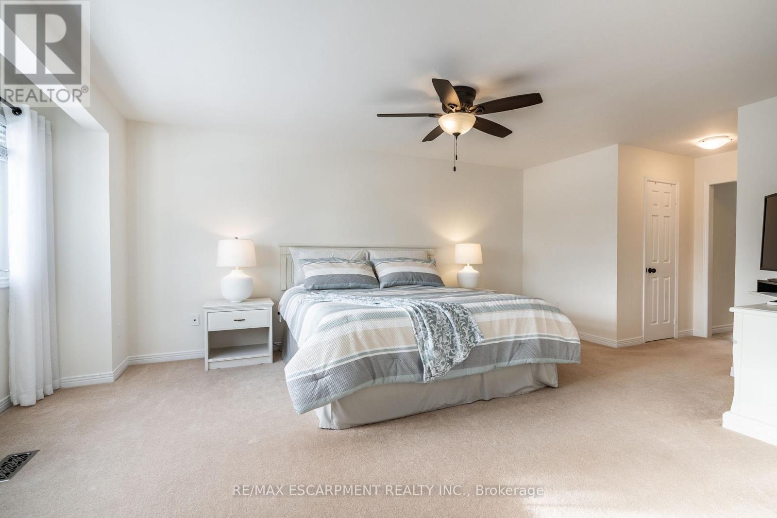 Photo 29 of 2049 Country Club Drive, Burlington ON