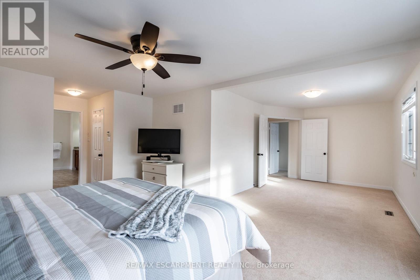 Photo 25 of 2049 Country Club Drive, Burlington ON