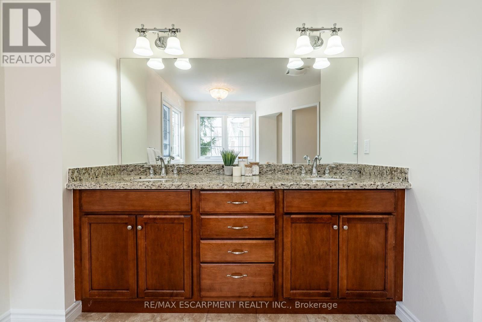 Photo 30 of 2049 Country Club Drive, Burlington ON