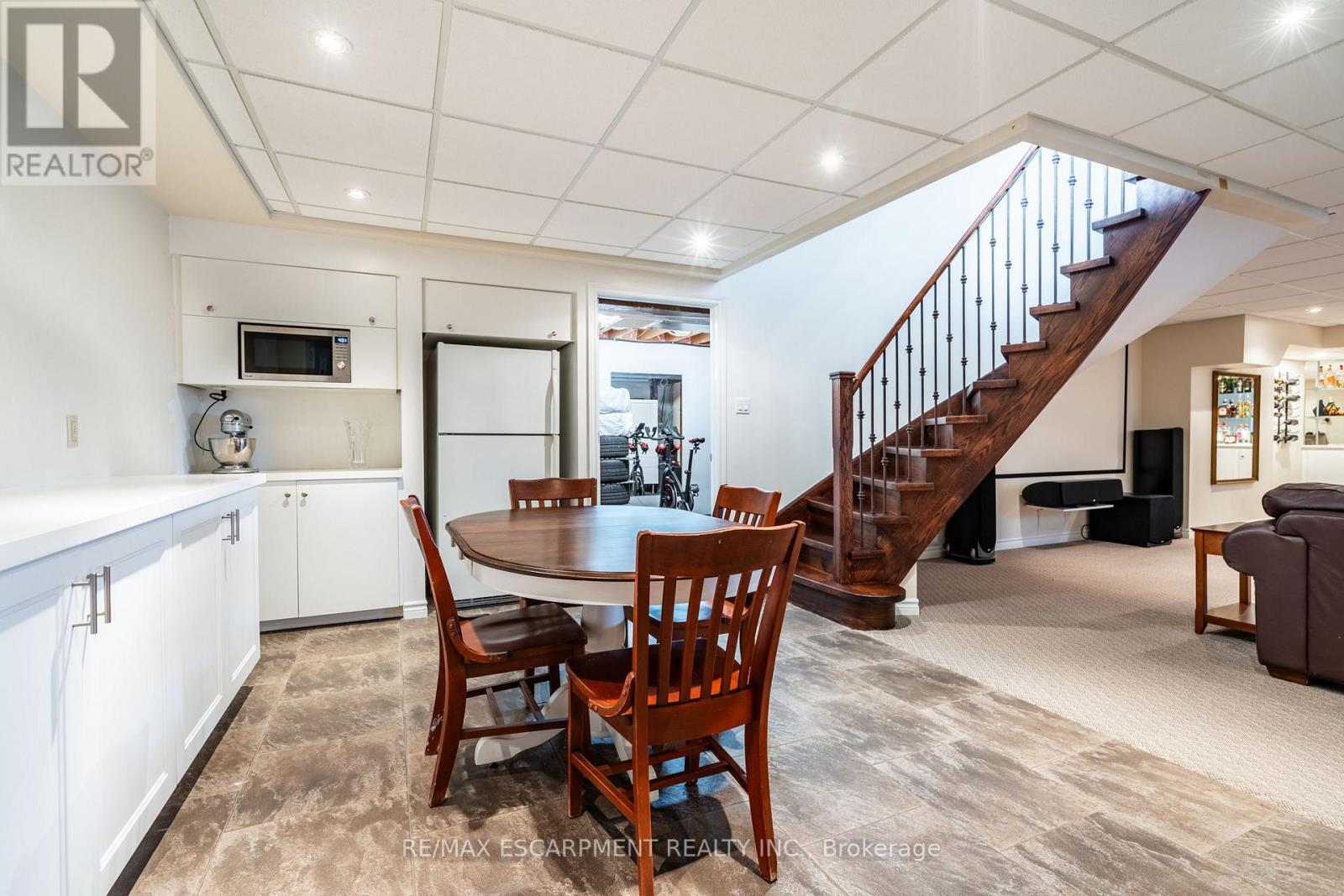 Photo 23 of 2049 Country Club Drive, Burlington ON