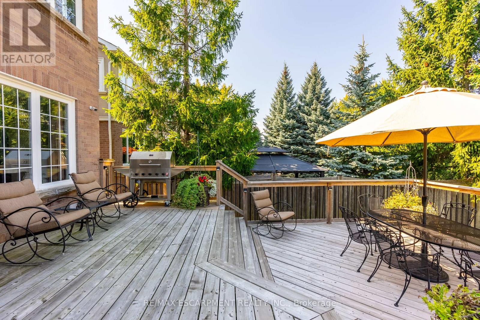 Photo 13 of 2049 Country Club Drive, Burlington ON