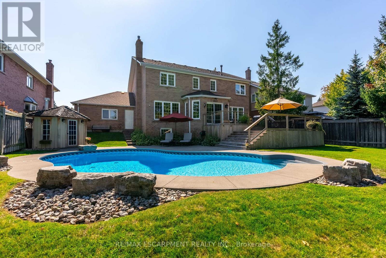 Photo 33 of 2049 Country Club Drive, Burlington ON