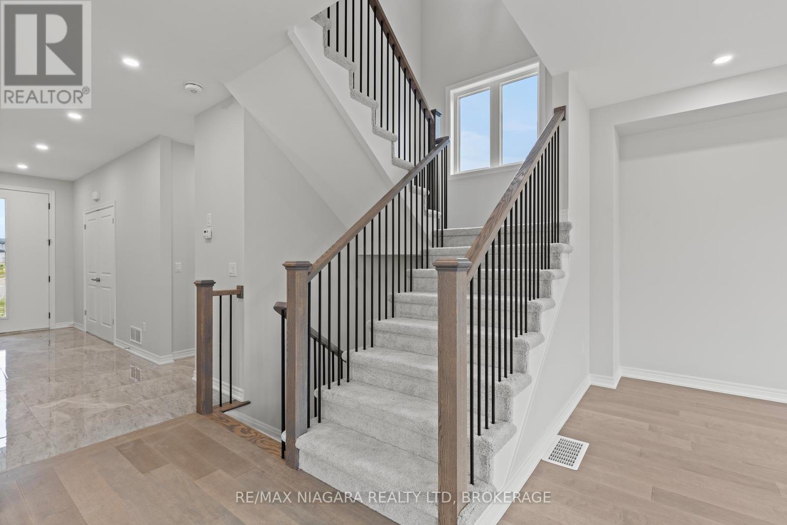 Photo 18 of 136 Hodgkins Avenue, Thorold ON