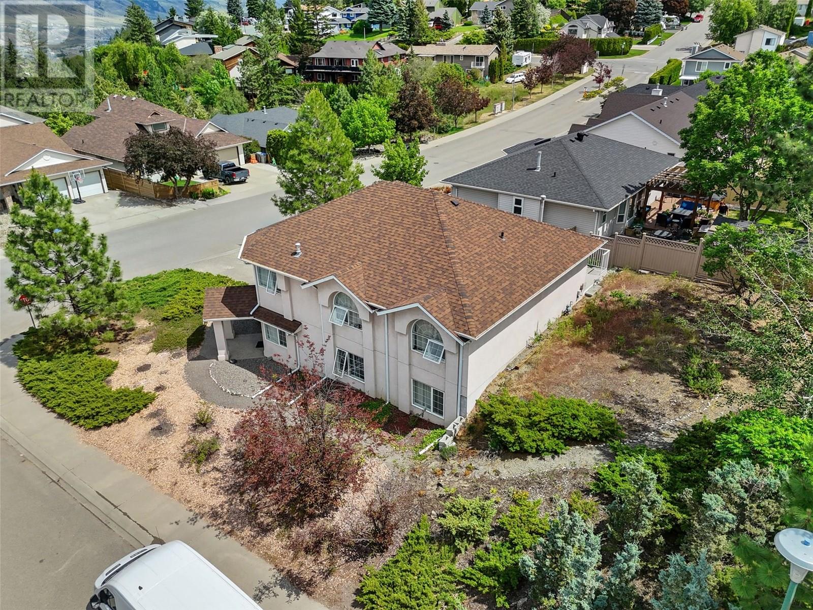 Photo 2 of 587 Monarch Drive, Kamloops BC