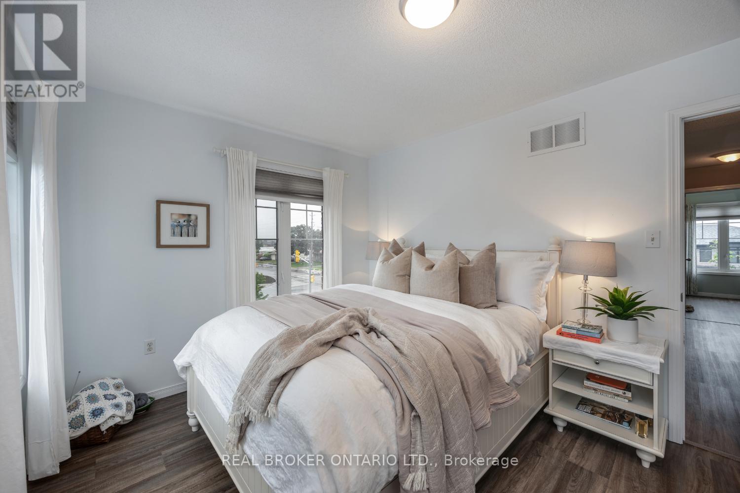 Photo 15 of 9 571 Longworth Avenue, Clarington ON
