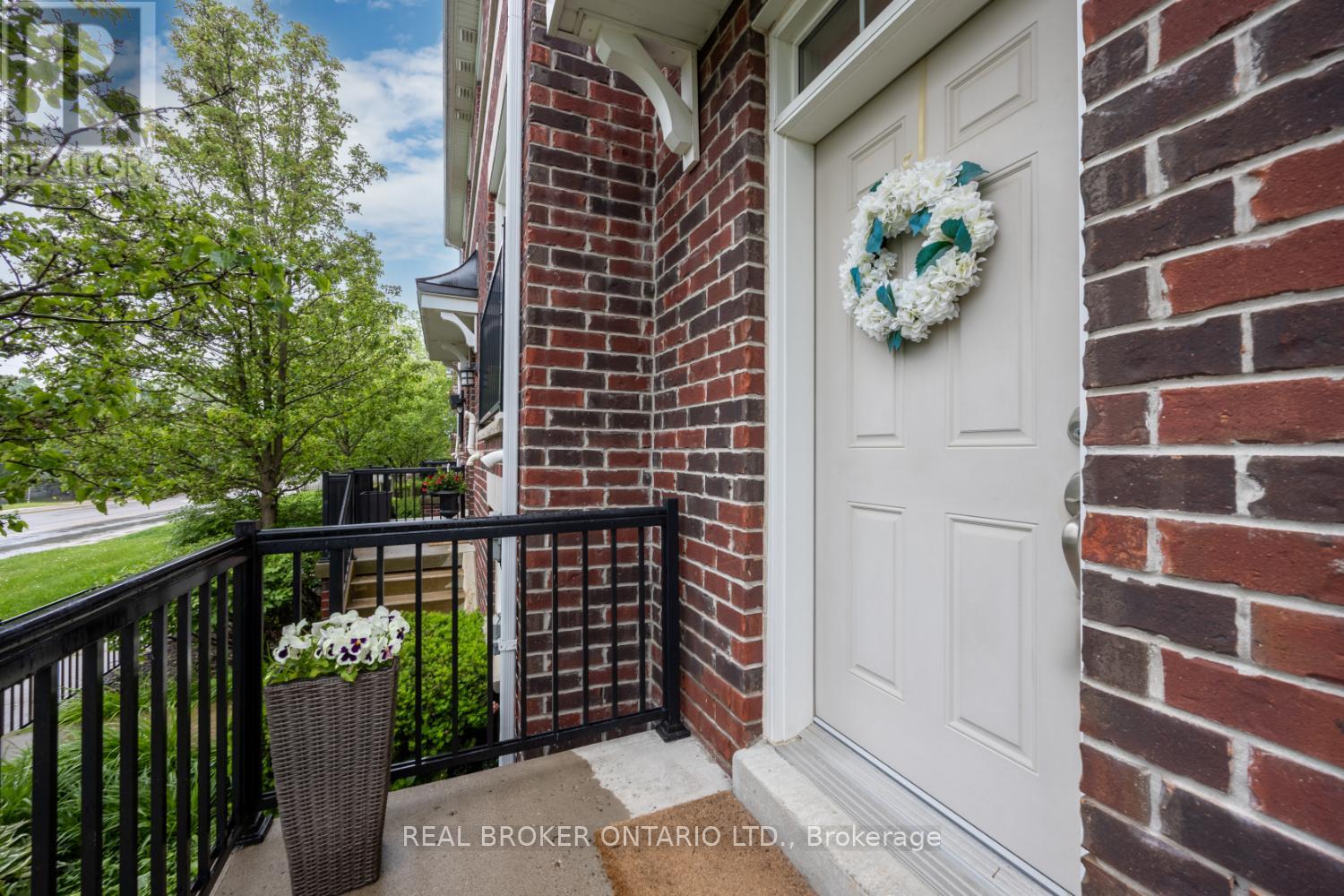Photo 2 of 9 571 Longworth Avenue, Clarington ON