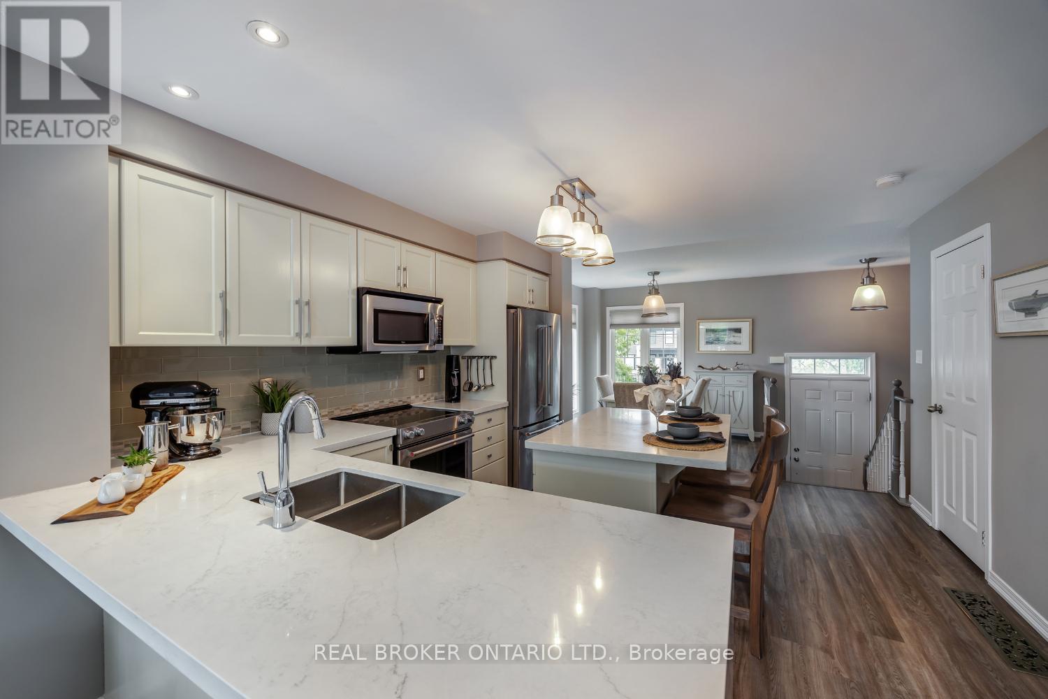 Photo 5 of 9 571 Longworth Avenue, Clarington ON