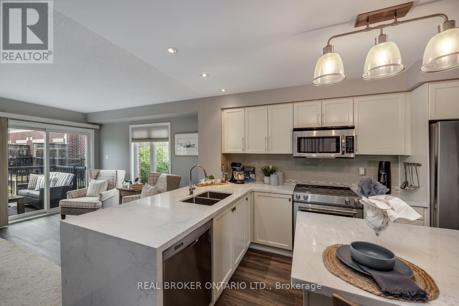 Photo 6 of 9 571 Longworth Avenue, Clarington ON