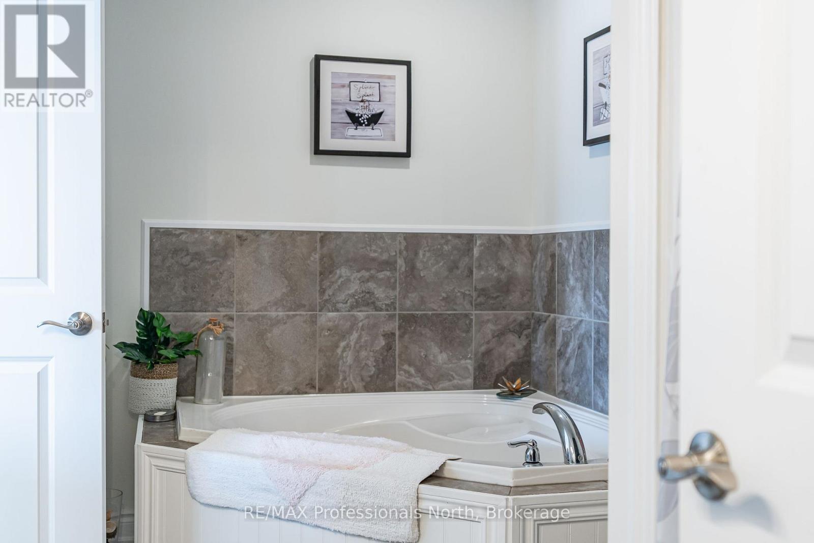 #13 68 WEBB CIRCLE - 22