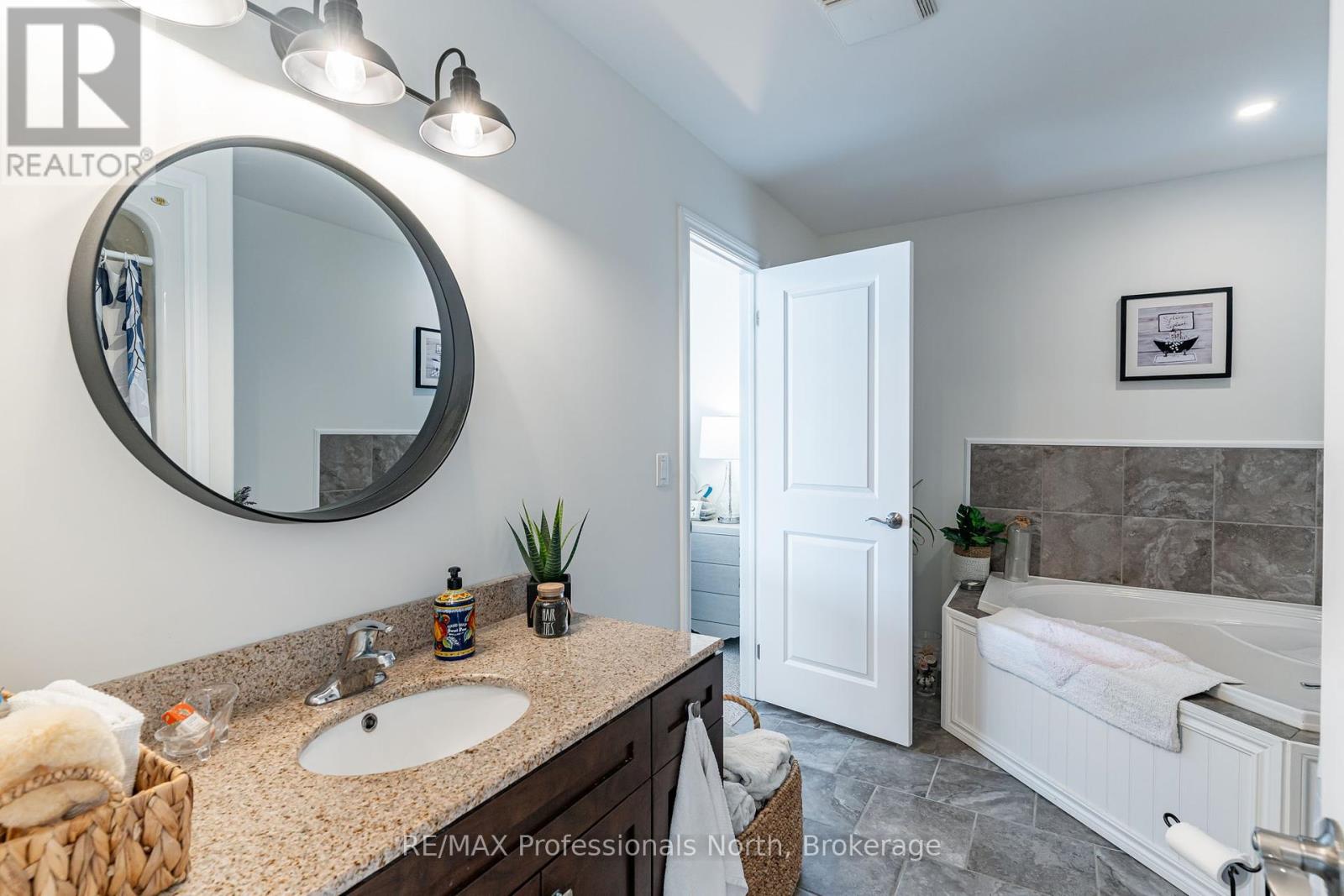 #13 68 WEBB CIRCLE - 23