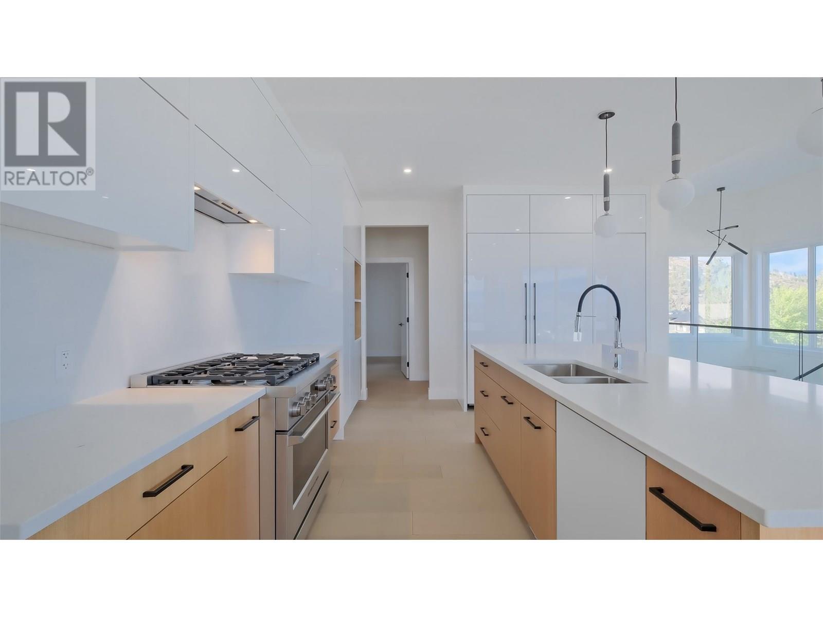  402 Trestle Ridge Drive, Kelowna