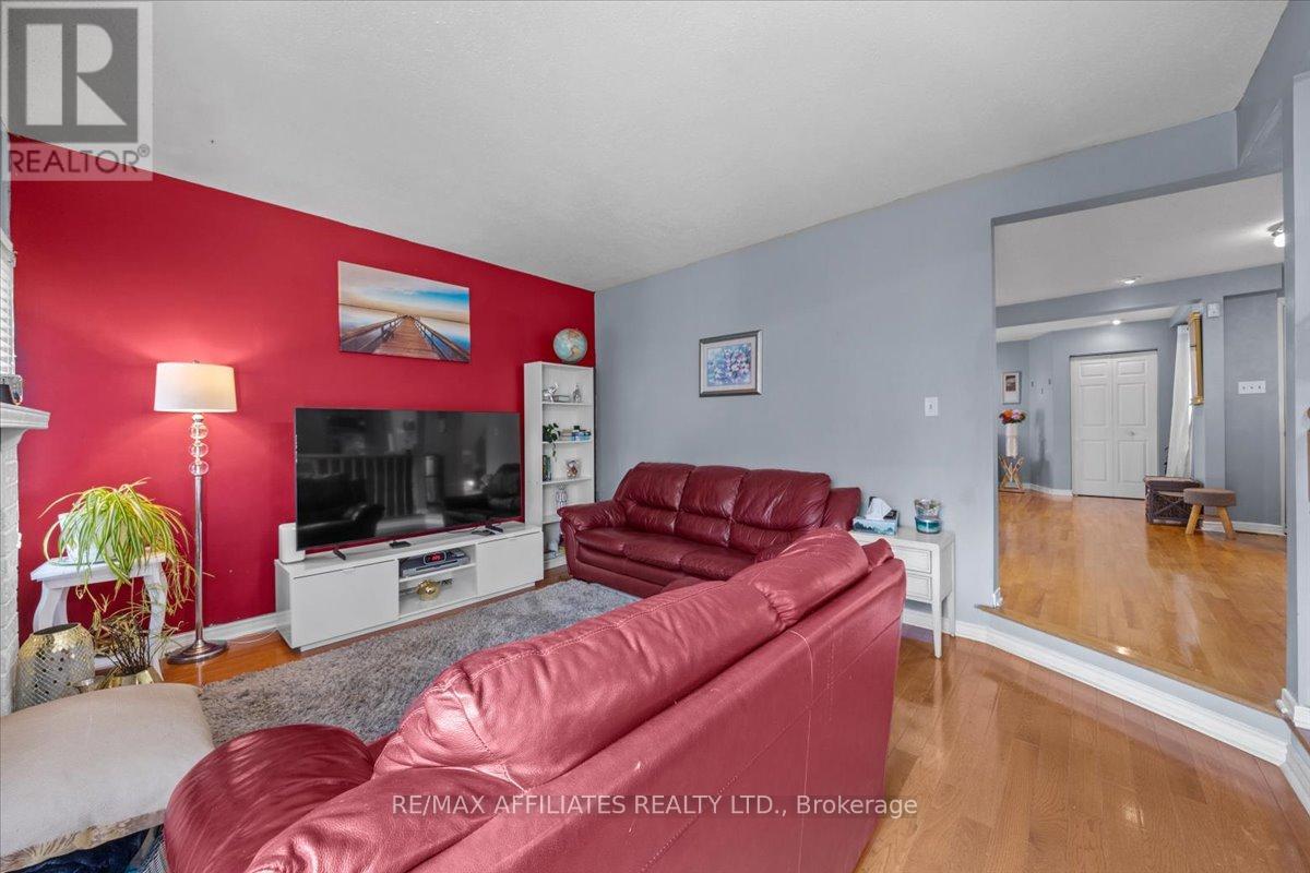 Photo 11 of 300 Sylvie Terrace, Ottawa ON