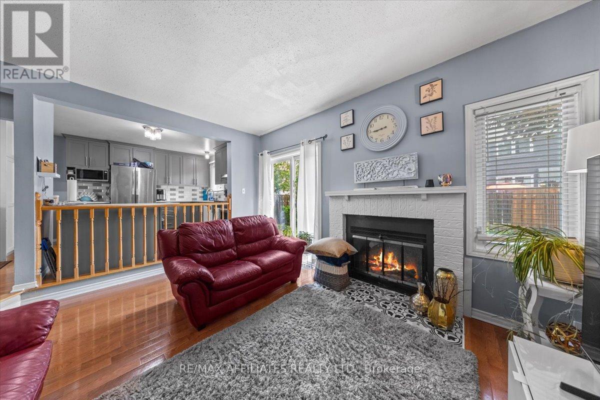 Photo 12 of 300 Sylvie Terrace, Ottawa ON