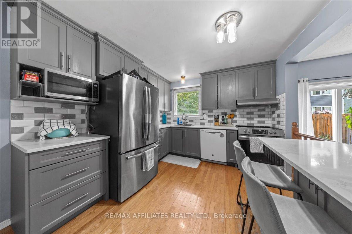 Photo 13 of 300 Sylvie Terrace, Ottawa ON