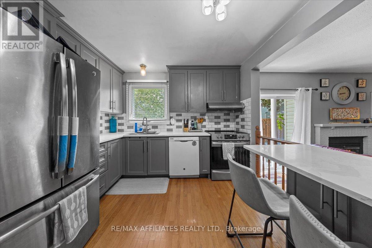 Photo 14 of 300 Sylvie Terrace, Ottawa ON