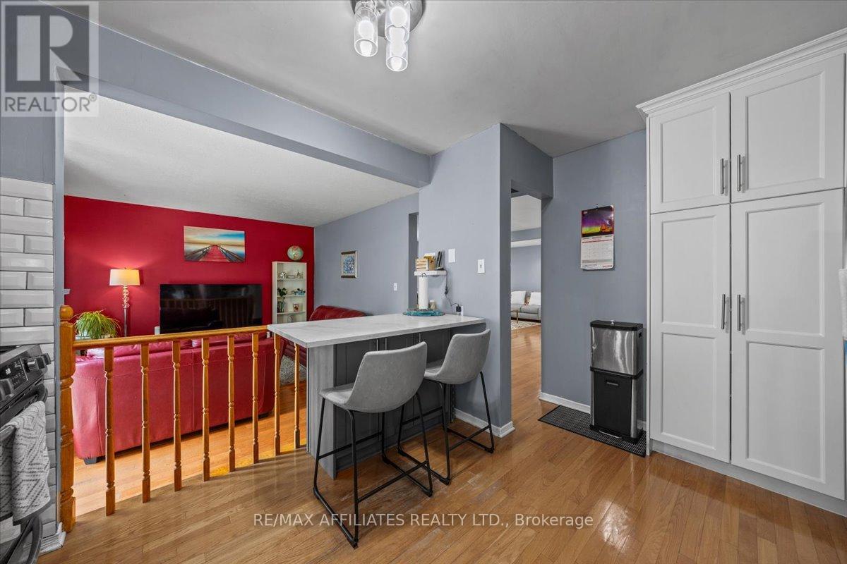 Photo 15 of 300 Sylvie Terrace, Ottawa ON