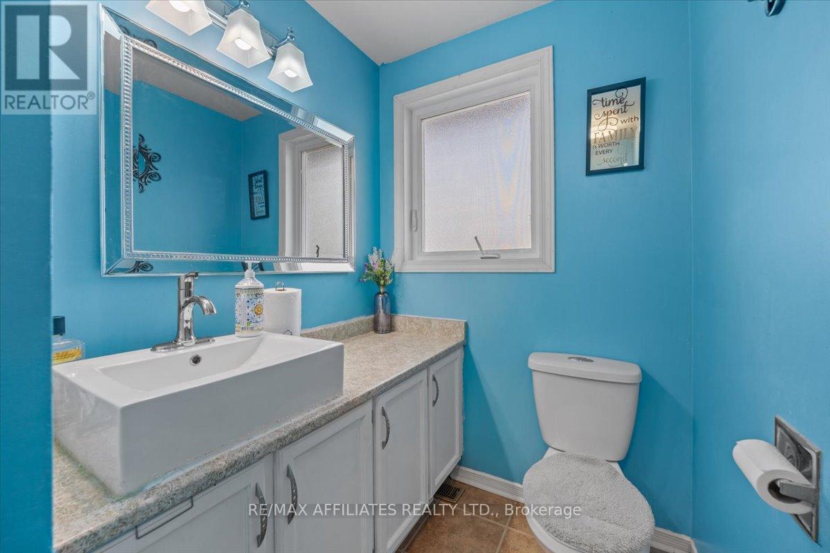 Photo 22 of 300 Sylvie Terrace, Ottawa ON