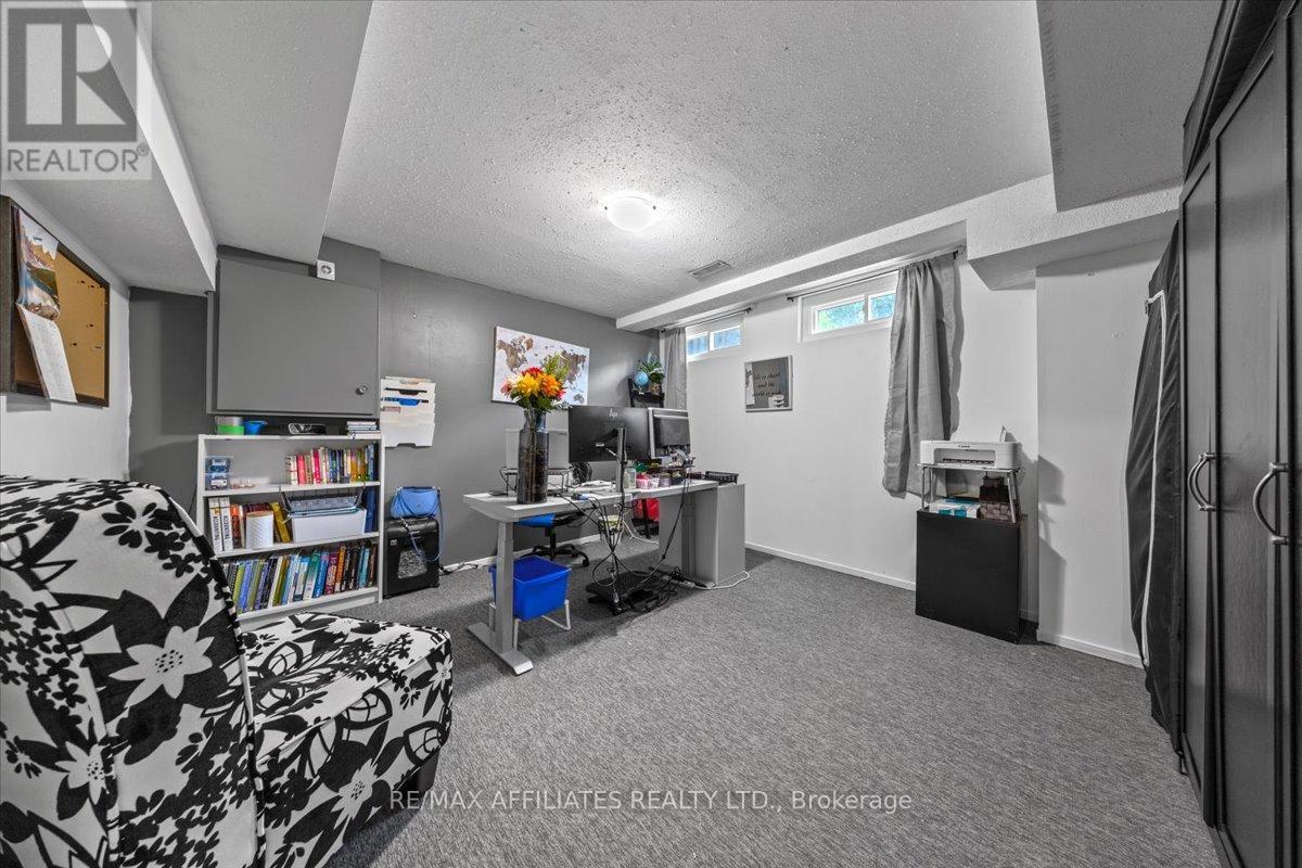 Photo 28 of 300 Sylvie Terrace, Ottawa ON